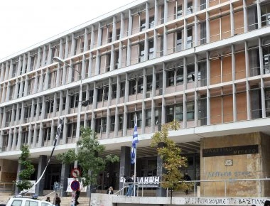 Σοκ στη Θεσσαλονίκη: Άνδρας βρέθηκε κρεμασμένος στο Δικαστικό Μέγαρο!